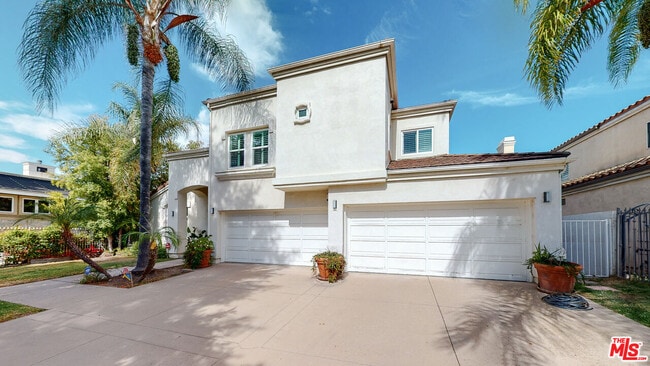 Building Photo - 4950 Densmore Ave