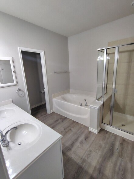 Building Photo - 1504 Waterfall Ln