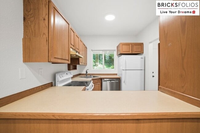 Building Photo - Live Steps from Microsoft | Stylish 2BR Condo with Fireplace & Parking