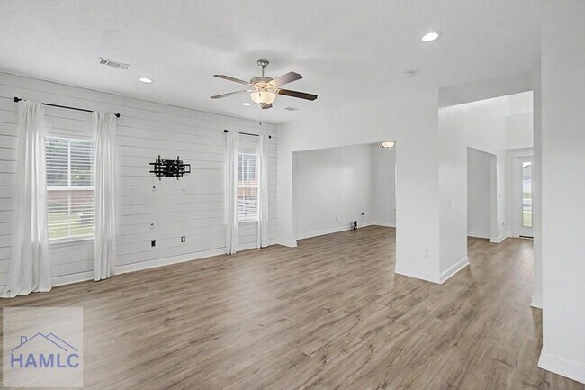 Building Photo - 206 Farnsworth Trl
