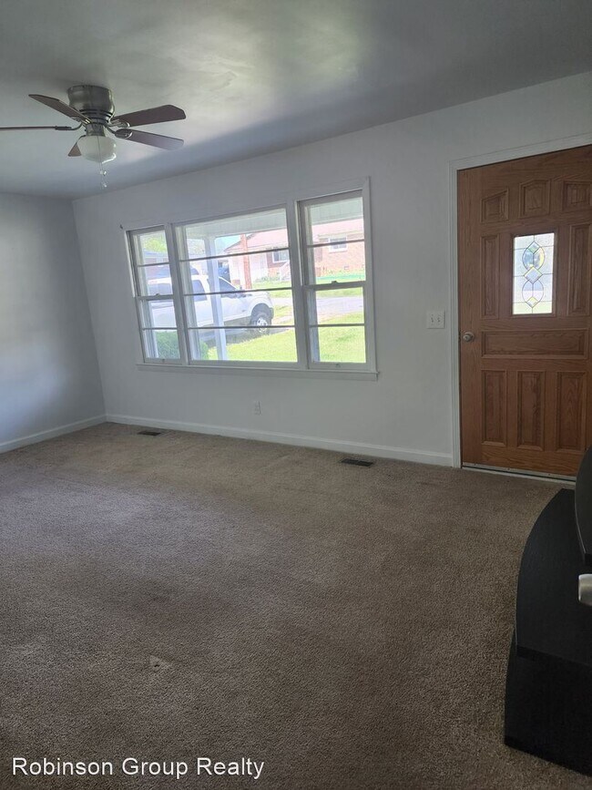 Building Photo - 3 br, 1.5 bath House - 108 Jenkins St