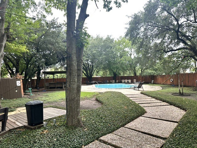 Building Photo - 11710 Southlake Dr