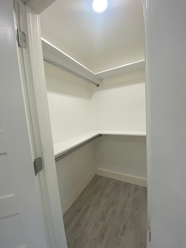 Building Photo - 4831 Wickview Ln