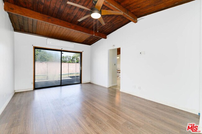 Building Photo - 5633 Cedarglen Dr