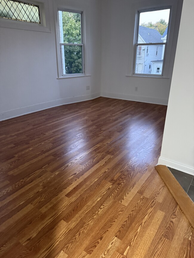 Building Photo - 139 S 12th Ave