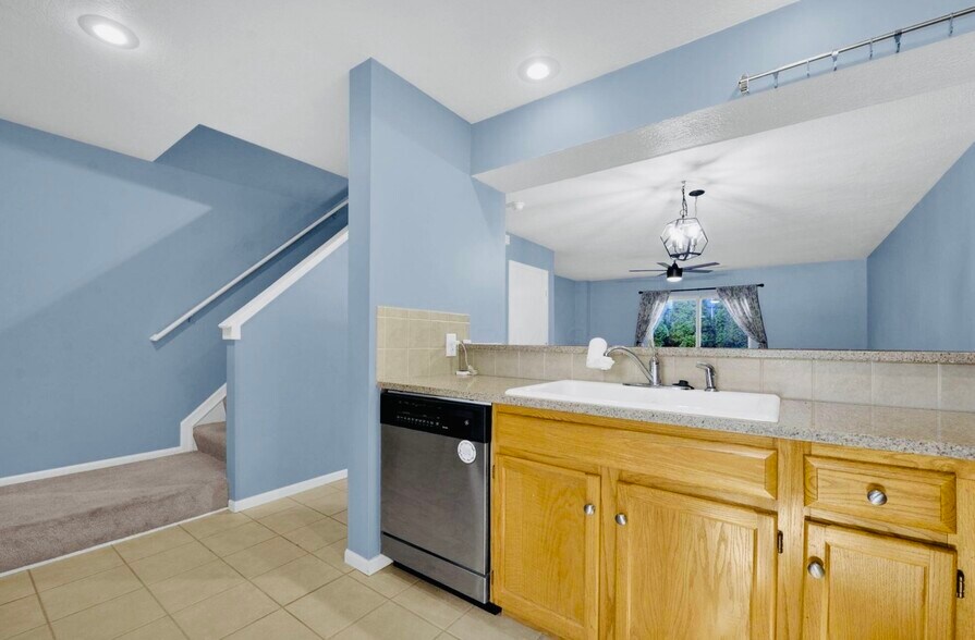 Building Photo - 1223 Rivercrest Dr