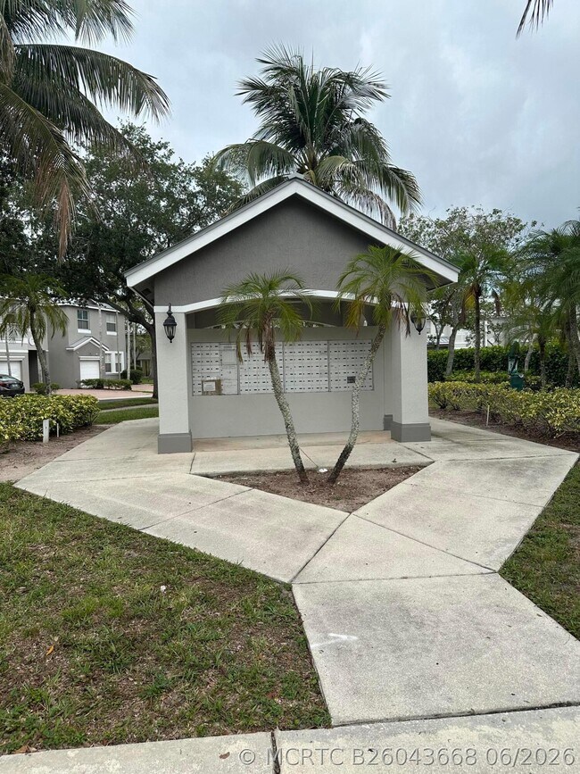 Building Photo - 1121 Shoma Dr