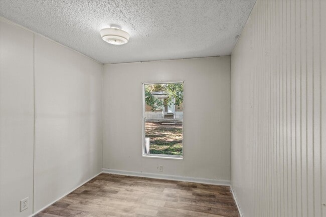 Building Photo - Beautifully Updated 3BR/2BA Trailer in Mus...