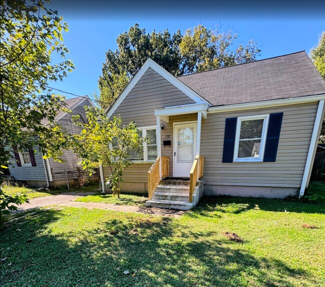 Cozy 4-Bedroom 1 Bath Home in Peaceful Louisville Neighborhood - Cozy 4-Bedroom 1 Bath Home  in Peaceful Louisville Neighborhood