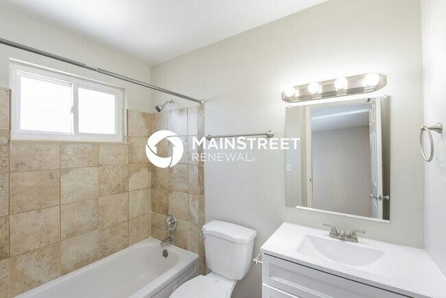 Building Photo - 4 Bedroom Pet-Friendly Home in WESTMINSTER...