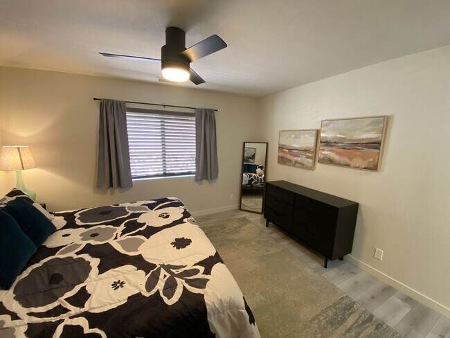 Building Photo - S-1073