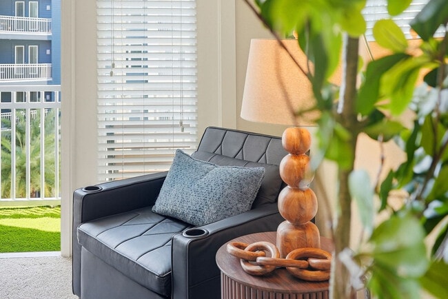 Building Photo - 1702 W Cleveland St