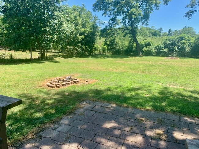 Building Photo - NEWLY Renovated 3 BED/2 BA Home!