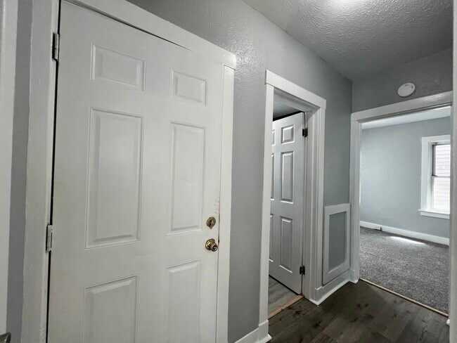 Hallway - 1413 Margaret St
