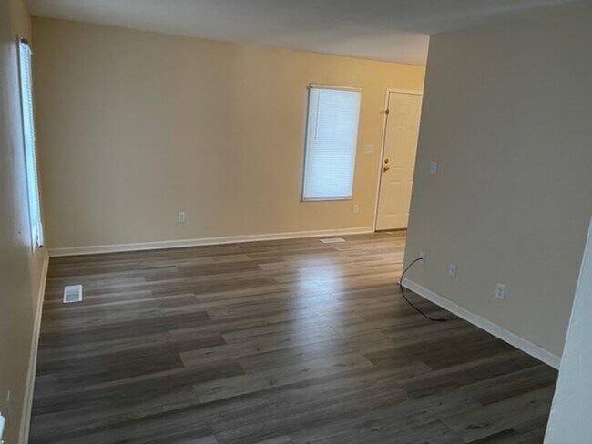 Building Photo - Two Bedroom Duplex