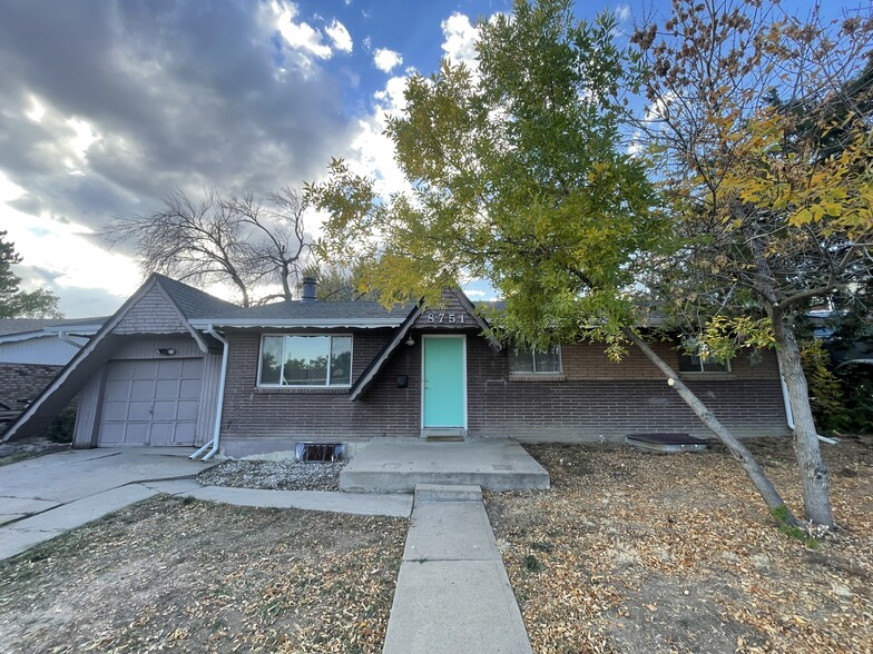 Building Photo - 8751 Oakwood St