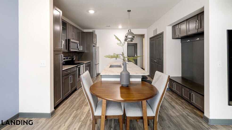 Building Photo - 3001 Crockett St