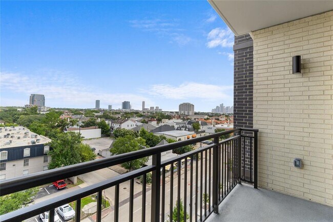 Building Photo - 2311 Westheimer Rd
