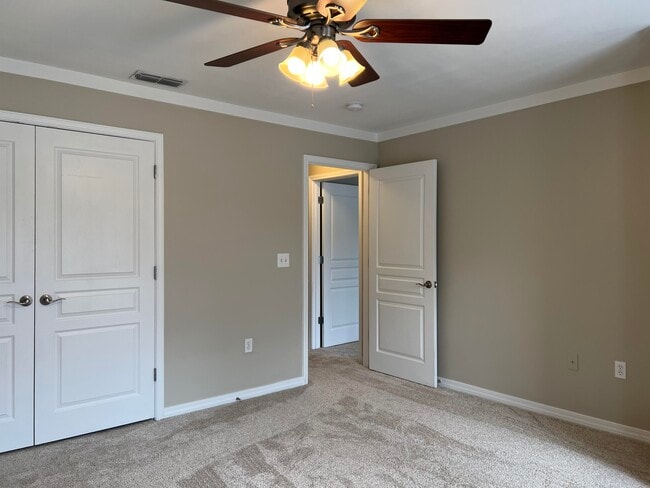 Building Photo - 8 Myrtle Oak Way