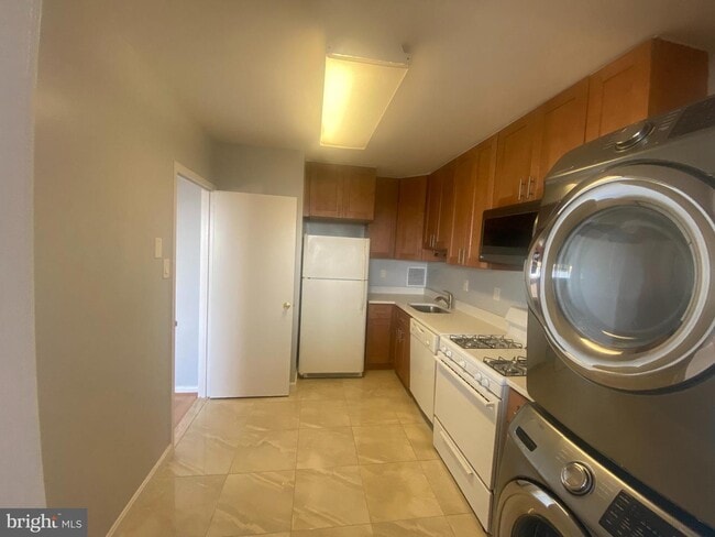 Building Photo - 3701 S George Mason Dr