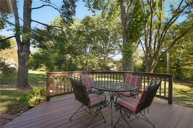 Building Photo - Rare lease opportunity in Leawood + Spacio...