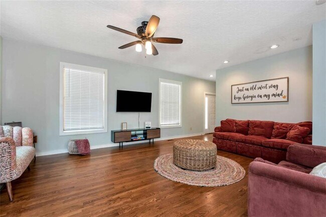 Building Photo - 3978 Pineshore Cir