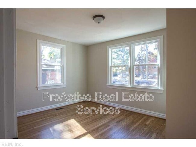 Building Photo - 4814 Killam Ave