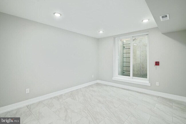 Building Photo - 411 W Hewson St