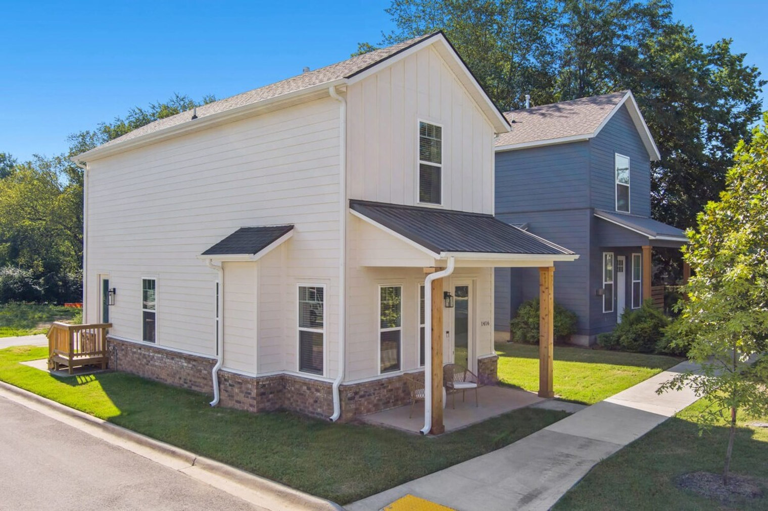 Building Photo - 1416 S Duncan Ave