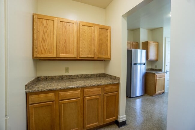 Building Photo - Spacious Single Family Home Available 8/1/26
