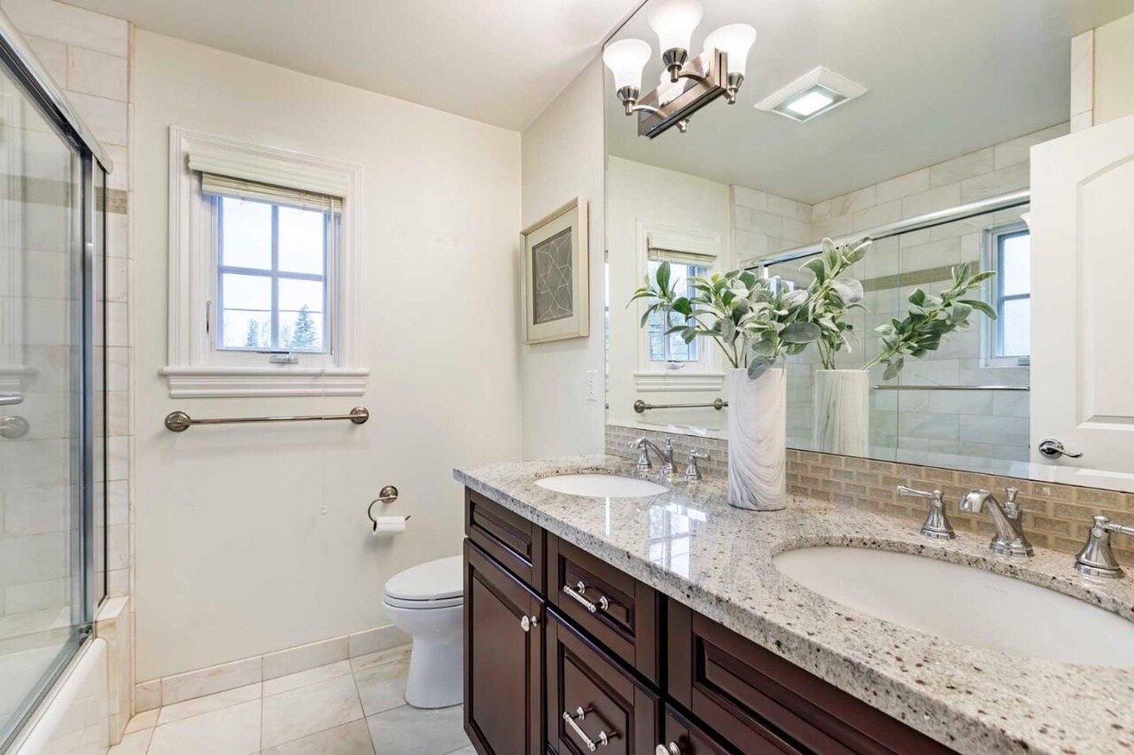 Building Photo - 140 Tennyson Ave