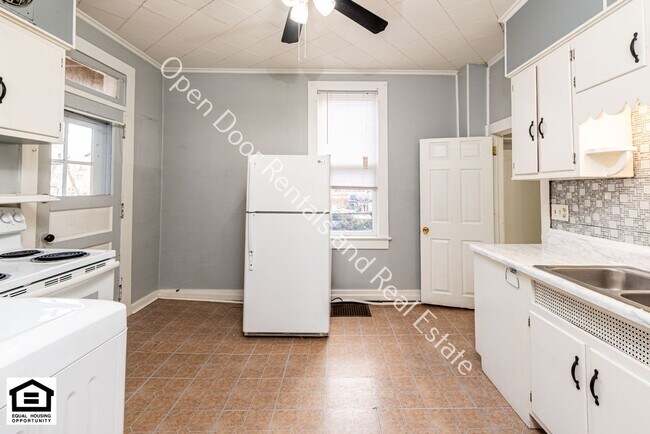 Building Photo - 928 Putnam St