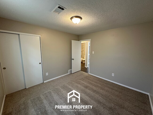 Building Photo - Newly Renovated 3BR/2BA in 38141 | Vaulted Ceilings, Fireplace & Fenced Yard