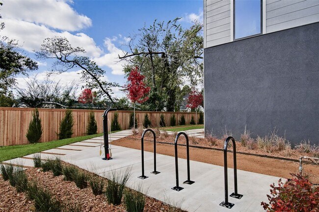 Building Photo - 210 NW 9th St