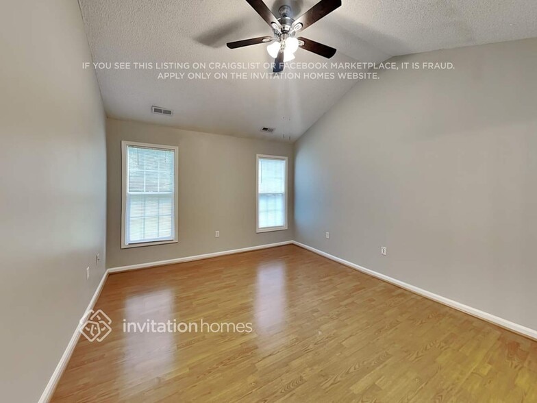 Building Photo - 321 Tamarack Dr