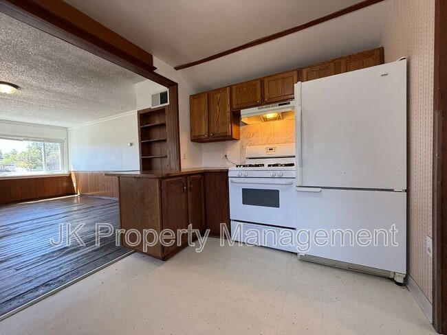 Building Photo - 1409 6th Ave NW