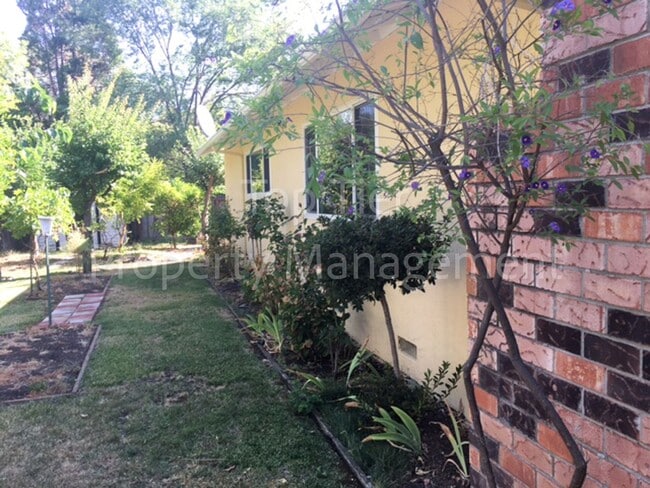 Building Photo - Very nice 3 Bd/2 Ba, 1388 sf single-family house in Concord available Now for Lease!