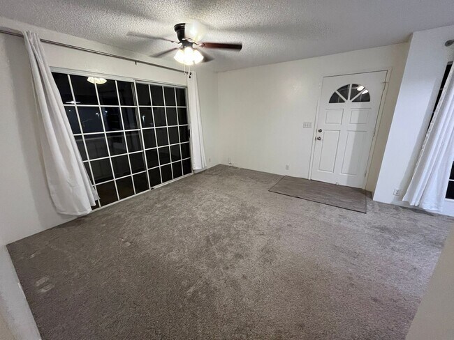 Building Photo - Royal Palm (Waipio) - Upstairs 2 bedrooms,...
