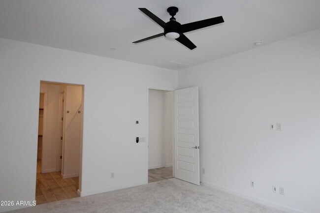 Building Photo - 3831 E Rainbow Dr