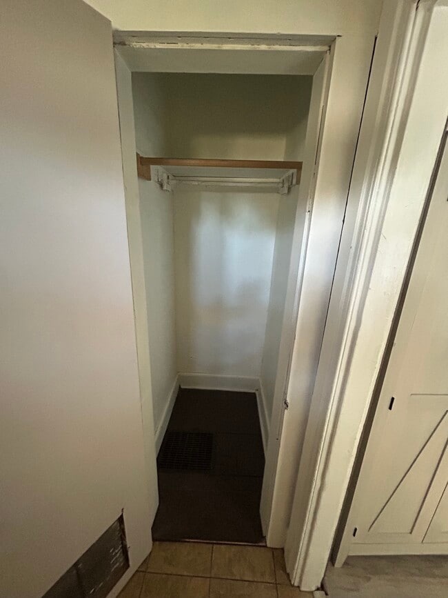 Building Photo - 1284 S Bay Rd