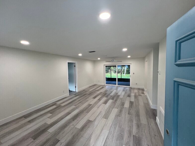 Building Photo - 968 Salzedo Ave