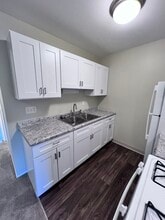 Building Photo - Davis Creek Apartments