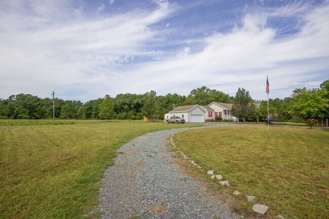 Building Photo - "Charming 3-Bedroom Home with 2 Full Bathrooms in Vass, NC - Spacious and Comfortable Country Liv...