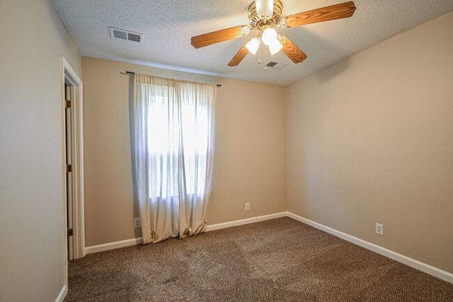 Building Photo - 1023 Shadow Ridge Ave