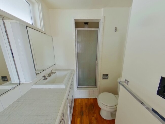 Building Photo - 1825 University St