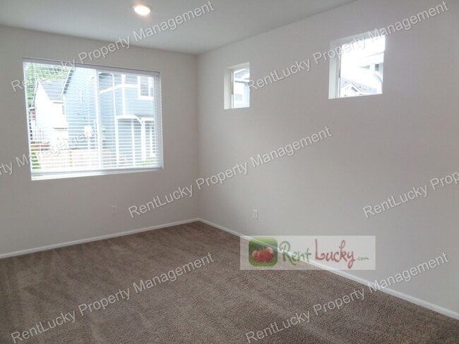 Building Photo - Fantastic 3-Bedroom + Den + Bonus Room Home with A/C in Milton!