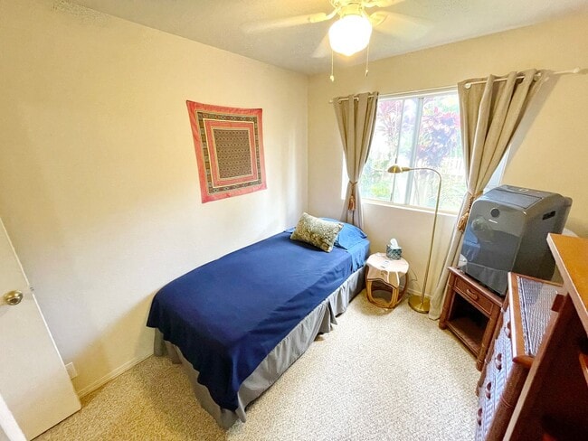 Building Photo - Southpointe - Furnished 2 Bed / 1 Bath Ground Floor Unit w/fenced in yard