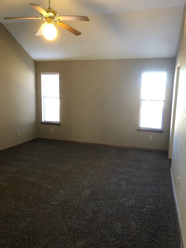 Building Photo - 5225 SE 82nd St