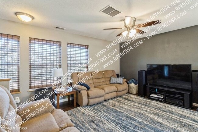 Building Photo - 15227 Alpine Dr