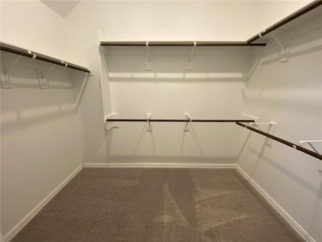 Building Photo - 712 Clear Spring Ln